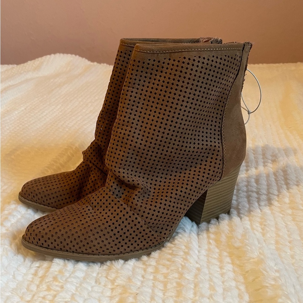 KAARI Blue | Frankie Block Heel Boots | Slouchy Western Ankle Boots | NWOB - Picture 10 of 14